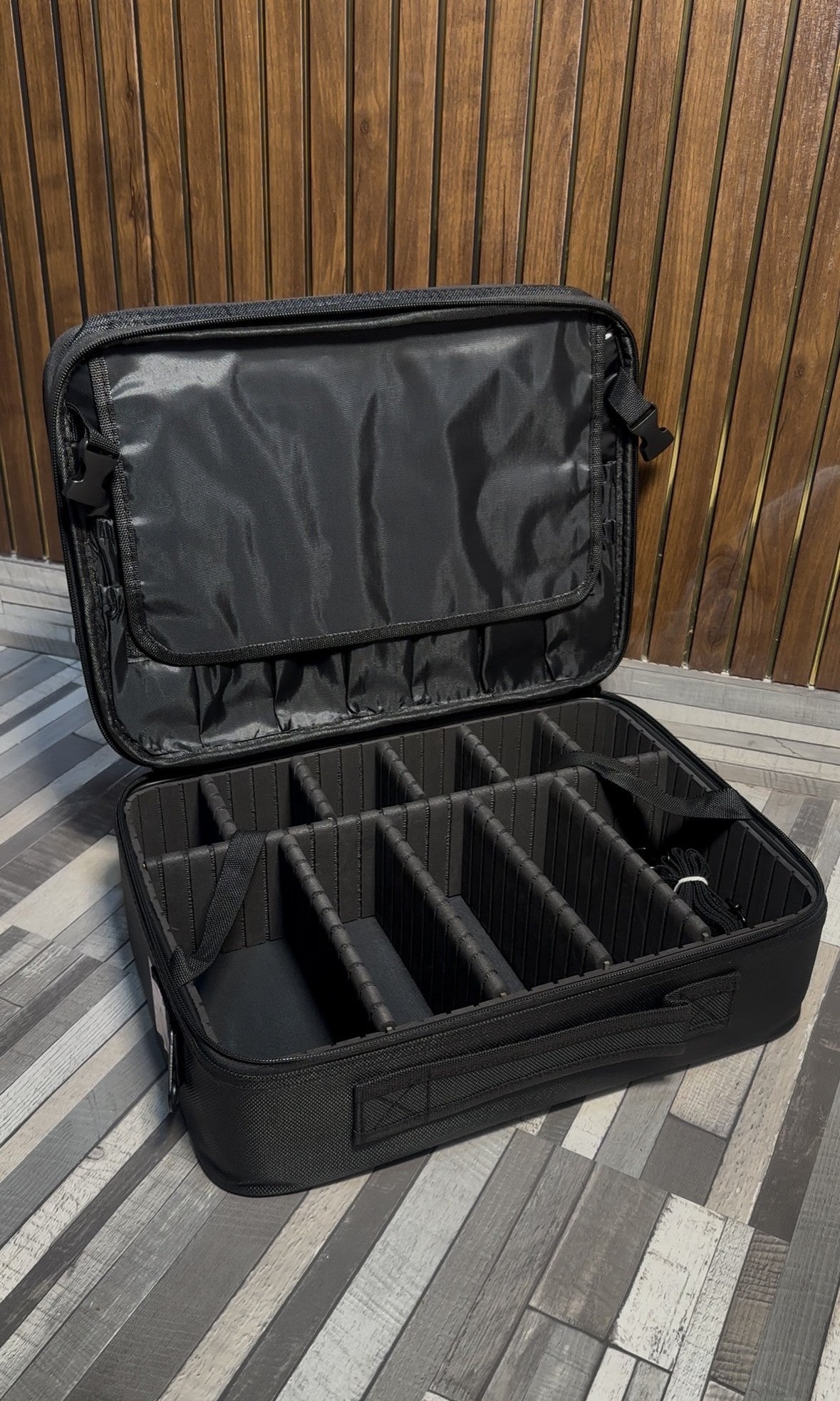 travel vanity medium black